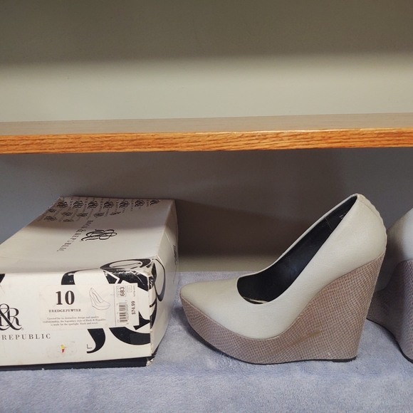 Rock & Republic Size 10 Wedge Heels in pewter - Picture 2 of 5